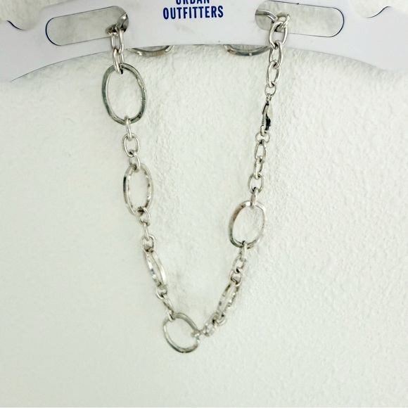 NWT Urban Outfitters Silver Thin Oval Chain Necklace - Picture 4 of 4